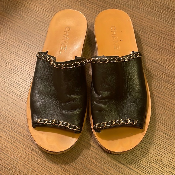 Authentic Chanel slide, size 38 1/2, color black 在庫一掃60%Off CHANEL size ブラック&ピンクベージュ2足 38 ハイヒール/パンプス